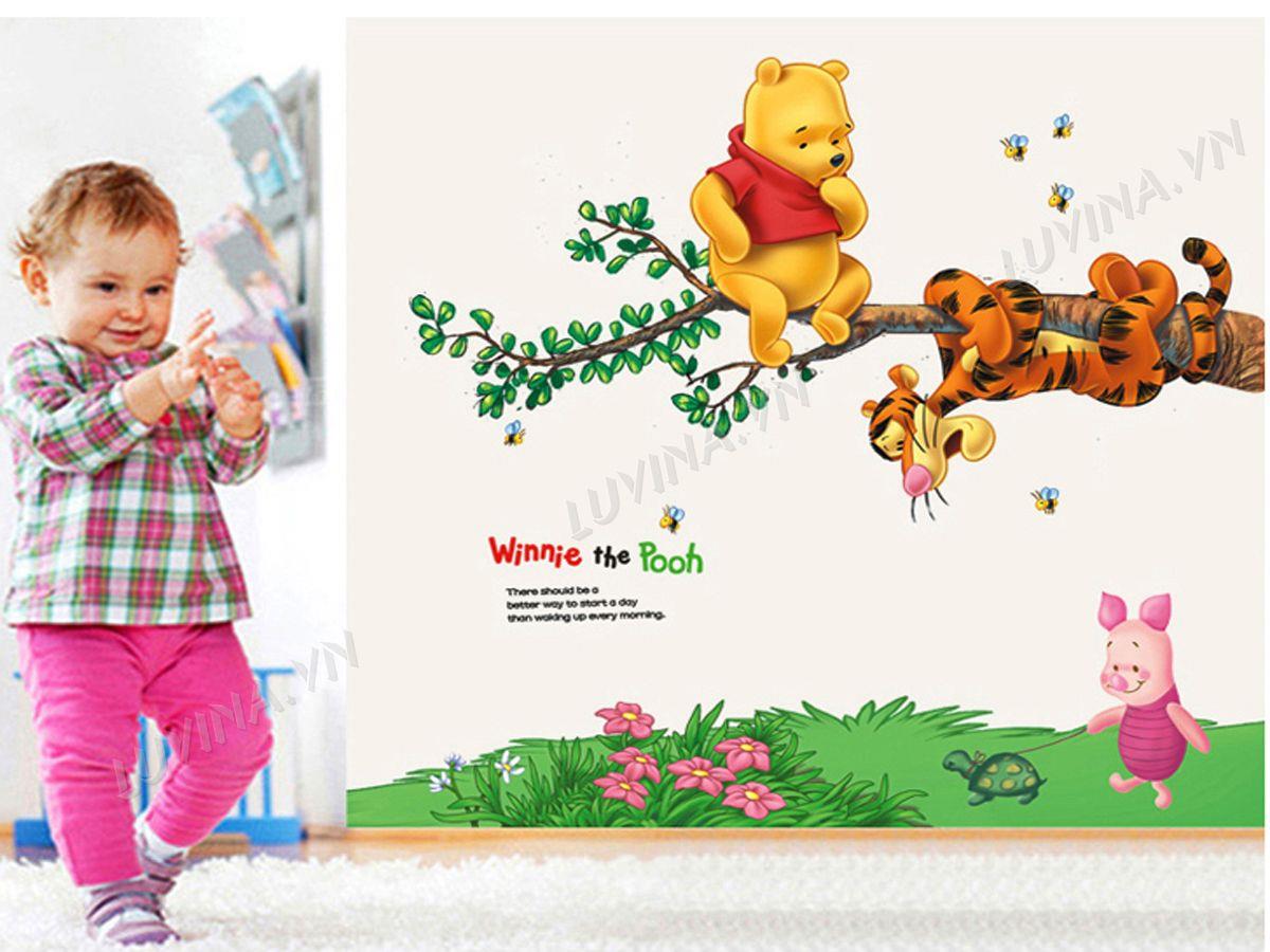 DECAL TRANG TRÍ POOH NGỒI CÂY