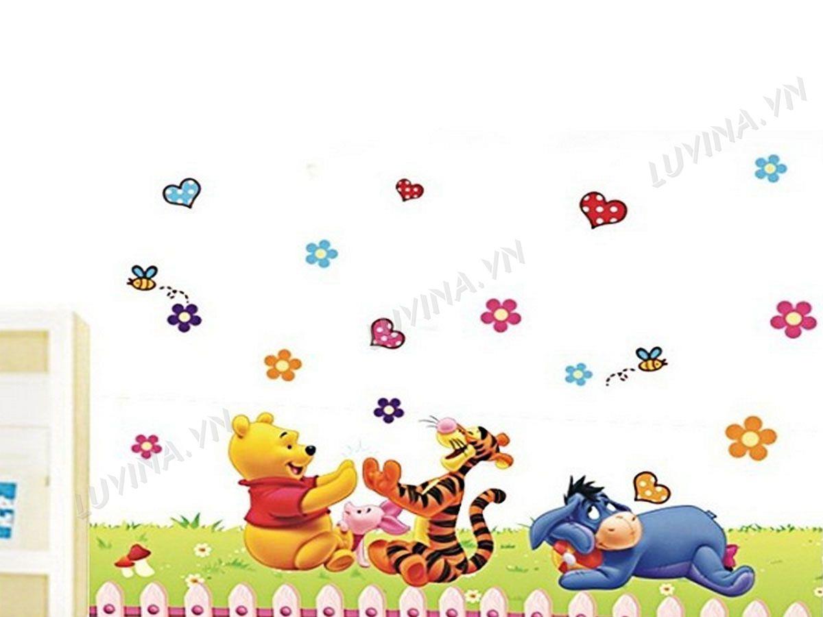 DECAL TRANG TRÍ GẤU POOH VUI CHƠI