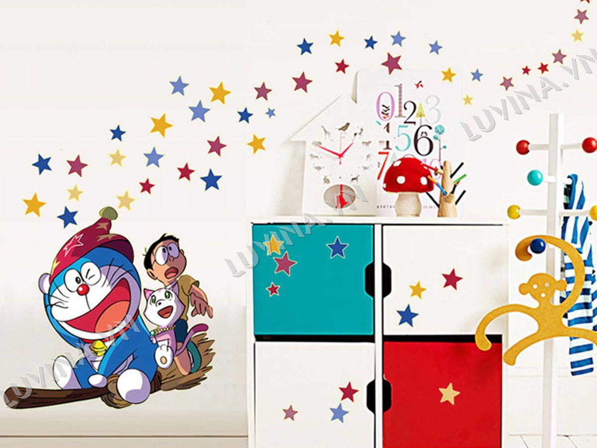 DECAL TRANG TRÍ DẠ QUANG ĐÔ-RÊ-MON CƯỠI CHỔI